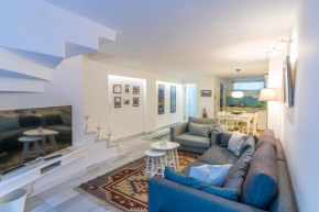 Duplex Modern City Gem With Terrace